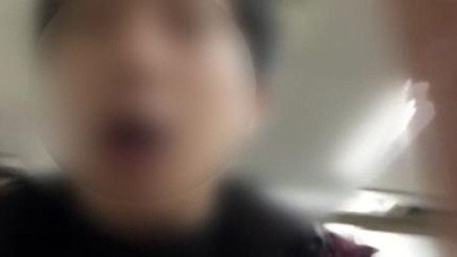 부산 지하철에서 신종 코로나바이러스 감염자 행세를 하는 영상을 찍은 유튜버 A씨. <사진=JTBC 뉴스 영상 캡쳐>