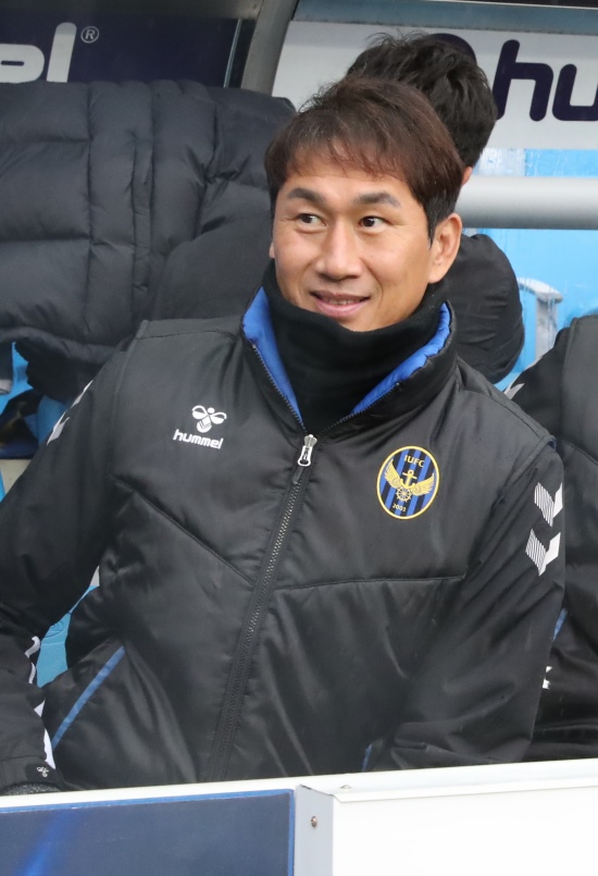 2002 한일월드컵 4강 신화 주역인 유상철 인천 유나이티드 감독이 7일 향년 50세의 나이로 세상을 떠났다.