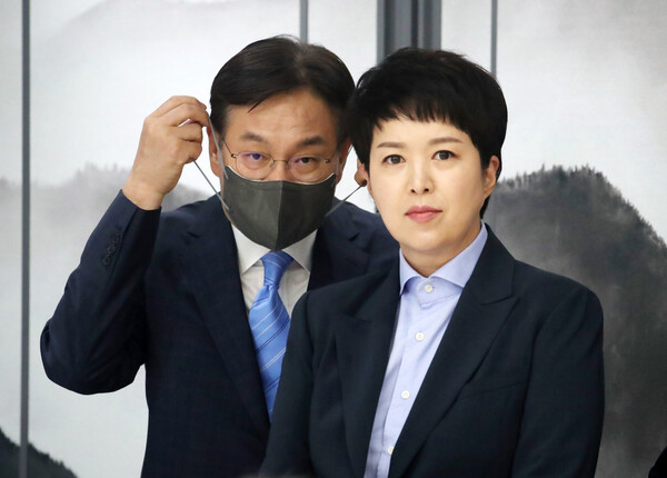 이관섭 정책기획수석과 김은혜 홍보수석 <사진=뉴시스>