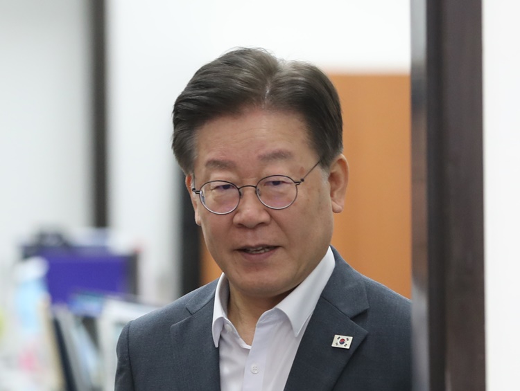 이재명 더불어민주당 대표가 22일 오후 서울 여의도 국회에서 열린 한미일 정상회담 평가 토론회에 참석하고 있다. <사진=뉴시스>