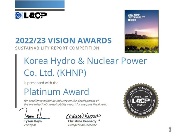 한국수력원자력이 미국 커뮤니케이션 연맹 주최 ‘2022/23 LACP 비전 어워드’ 지속가능경영보고서 부문에서 전 세계 1000여개 글로벌 기업 가운데 대상(Platinum Awards)을 수상했다. <사진제공=한수원>