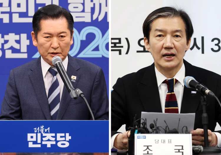 정청래 더불어민주당 대표가 22일 서울 여의도 국회에서 긴급기자회견을 열고 조국혁신당에 합당 제안을 하고 있다. 이날 조국 조국혁신당 대표는 전북 전주시 전북도당에서 열린 현장최고위에서 합당 제안에 대해 “국민의 마음과 뜻이 가리키는 방향에 따라 논의하고 결정하겠다”고 밝혔다. <사진=뉴시스>