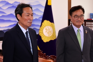 국회 협치 첫발 뗀 <b>우상호</b>