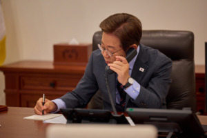 이 대통령, 외교 속도..베트남·<b>호주</b> 릴레이 정상통화